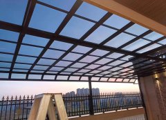 露臺雨棚選購，耐力板與鋁合金的完美結(jié)合